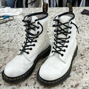 Doc Martins white 1460 smooth leather lace up boot size 38 eu / 7 US
